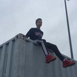 Meet your Posher, Max